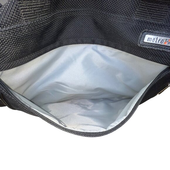 Metro XP Men’s Black Nylon Multi-Compartment Lock Secure Zip Travel Duffel Bag - Picture 9 of 15